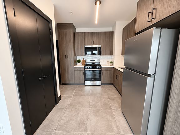 3rd image of 862 Broadway #5