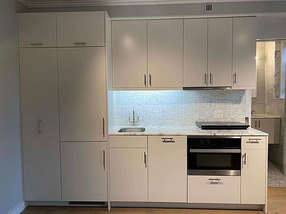 2nd image of 240 W 73rd St APT 1119