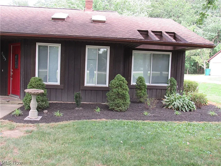 7155 Auburn Rd — Photo 41