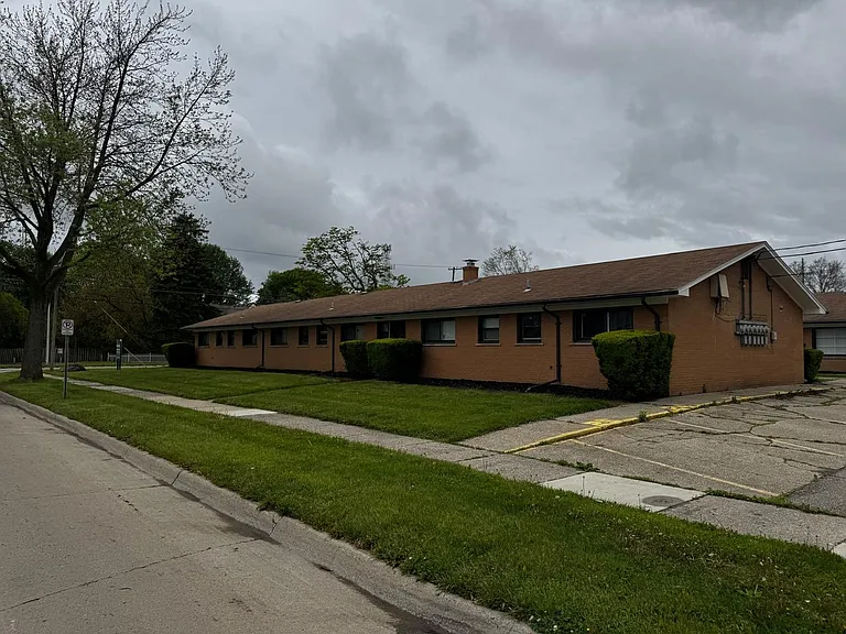 London Falls, Llc - Mt Clemens - Apartments — Photo 7
