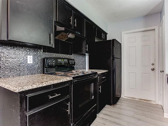 2nd image of 929 Longbeach Dr