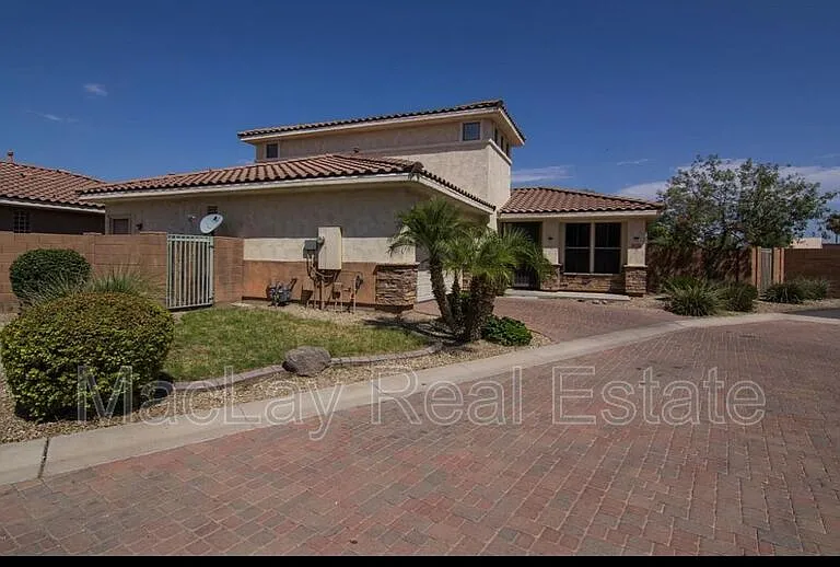 2290 N 135th Dr — Photo 21