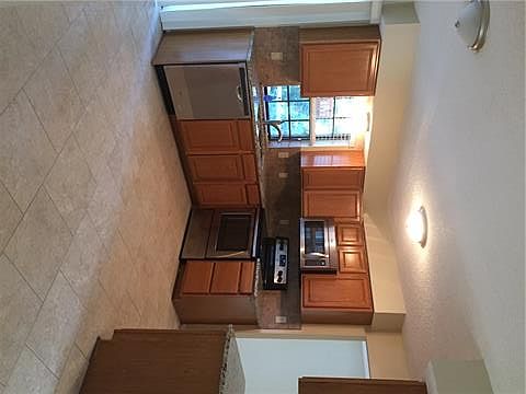 5th image of 2418 Meadow Ln