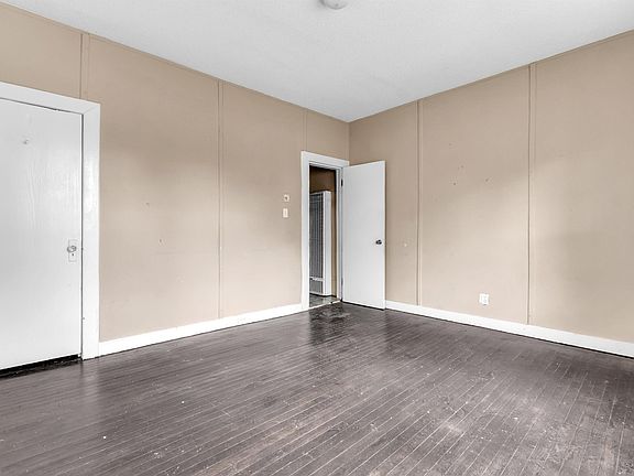 5th image of 2034 Whitney Ave
