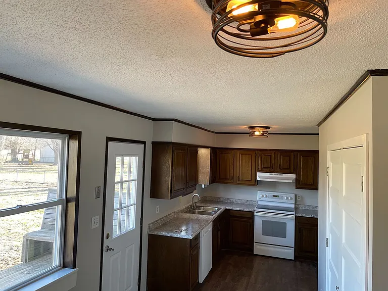 7429 E Tara Ln — Photo 8