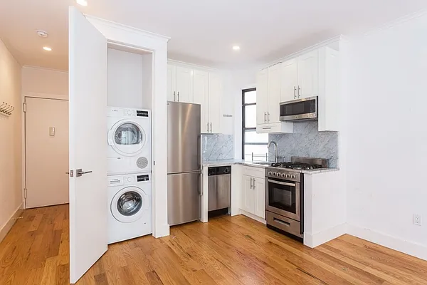 Rented by MNS | media 30