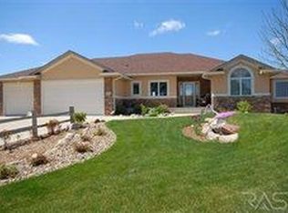 47163 S Clubhouse Rd, Sioux Falls, SD 57108