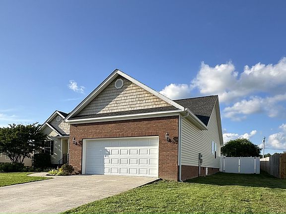 3rd image of 129 Thoroughbred Dr NW