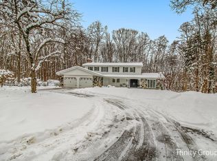 3225 Bauer Rd, Jenison, MI 49428