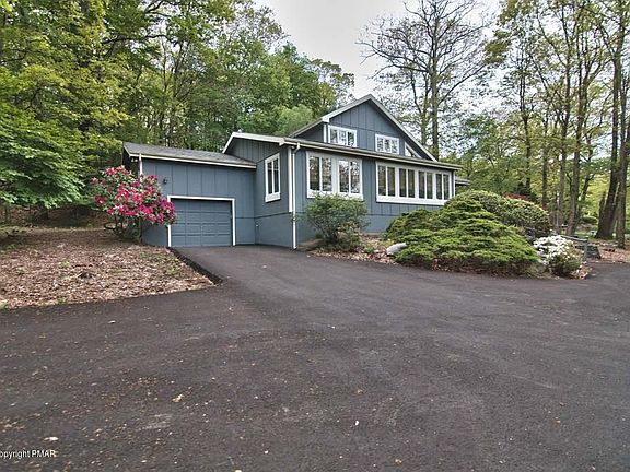 2nd image of 3366 Mountain View Dr