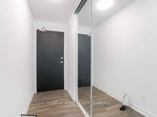 Building Photo - 87 Peter St #3106