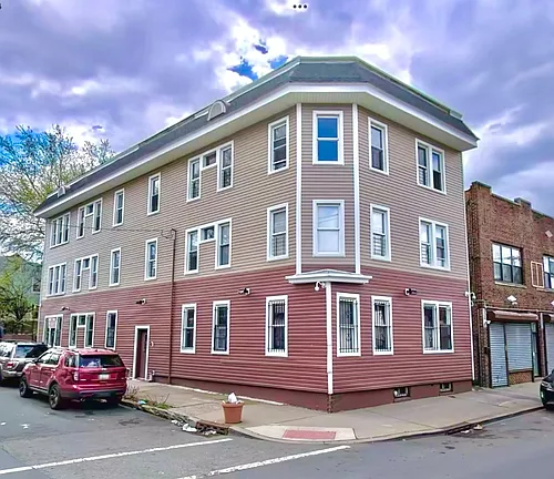 544 Grove St Photo 1