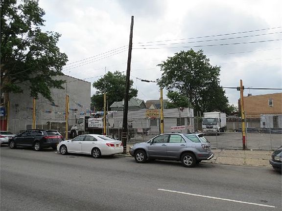 4th image of 11302 Atlantic Ave