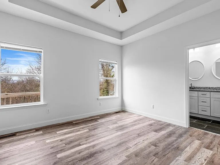 1213 N Chamberlain Ave — Photo 11