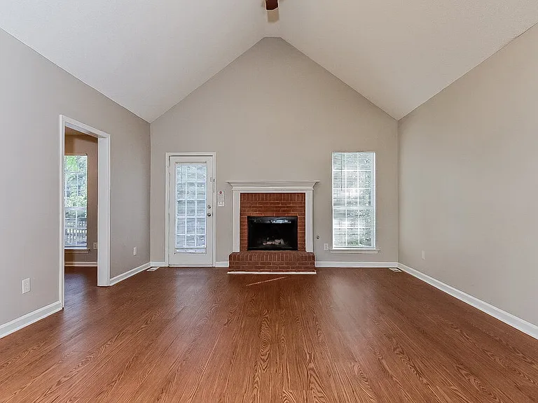 134 Brookhaven Ln — Photo 4