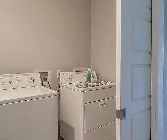 1411B Arthur Ave — Photo 5