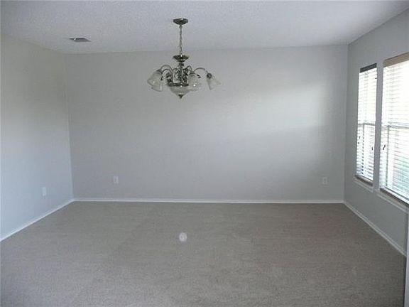 4th image of 312 Cortland Cir