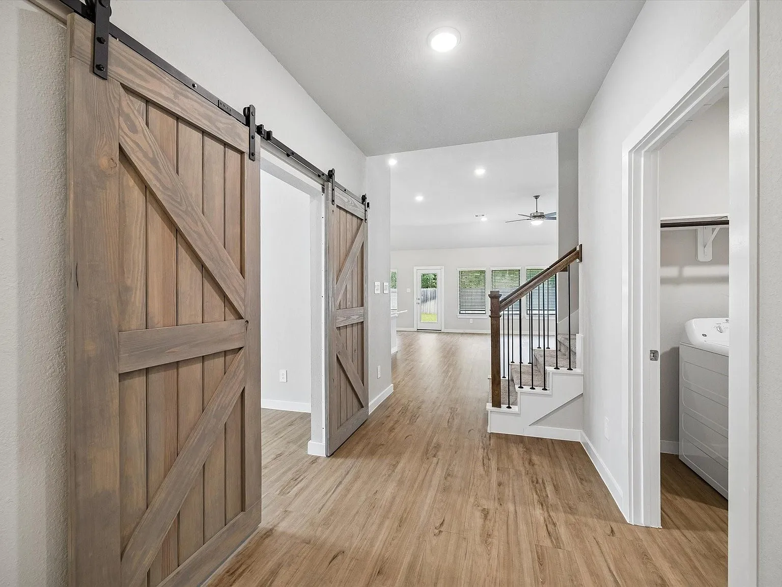 4 bed, 3.0 bath, 2514 sqft, $2,350 — Photo 4