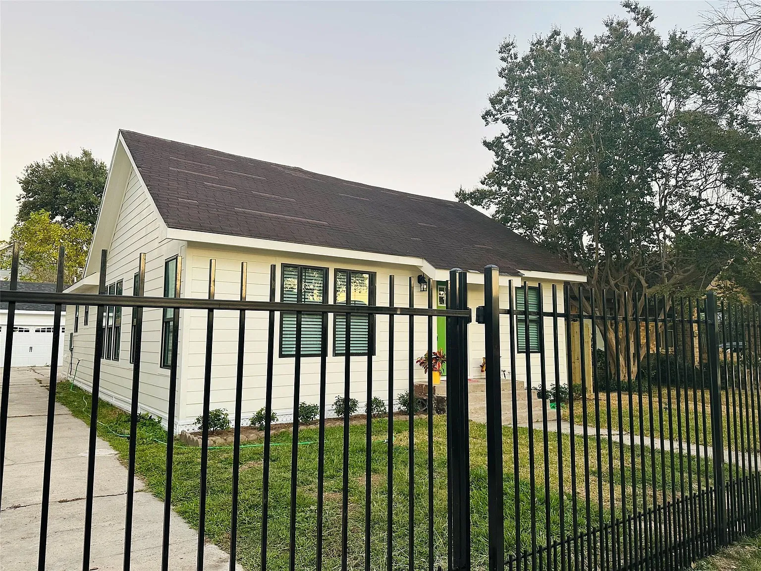 3 bed, 2.0 bath, 1248 sqft, $4,500 — Photo 1