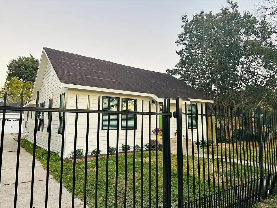 1012 Dorothy St