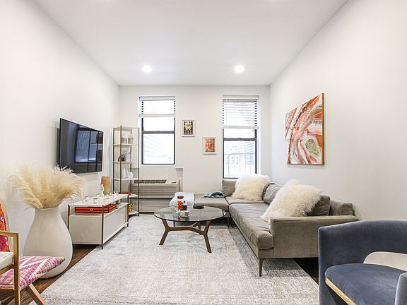 5th image of 577 2nd Ave Penthouse 65F