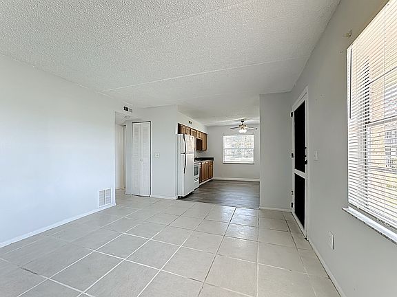 3rd image of 694 Michigan Ct