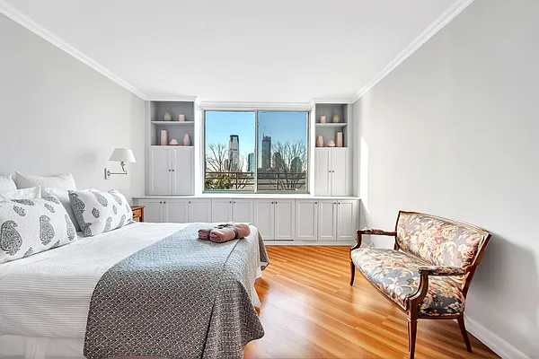 Sold by Compass | media 23