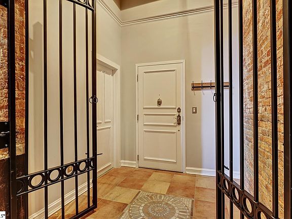5th image of 400 Mills Ave Unit 401