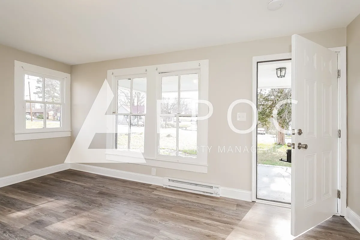 810 Oakley St — Photo 2