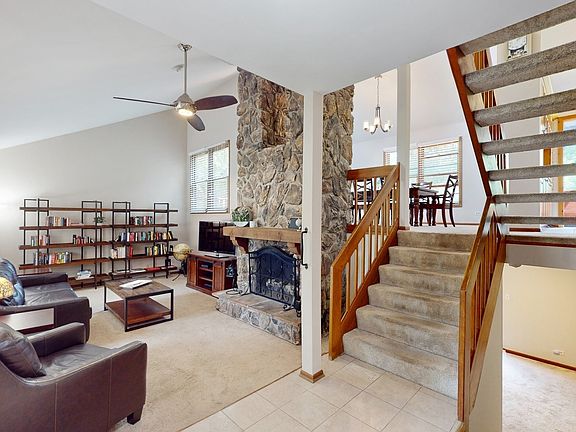 4th image of 393 White Oak Ct