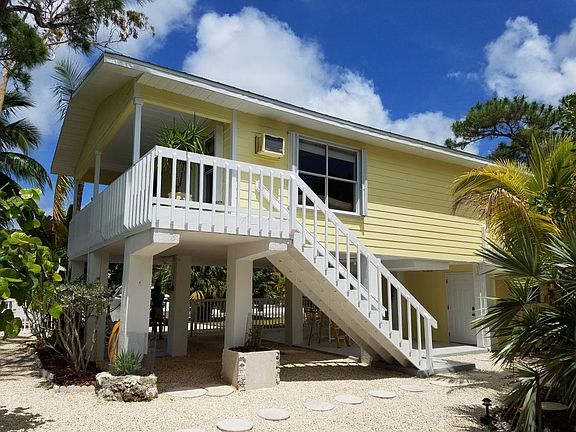2nd image of 1593 Lantana Ln