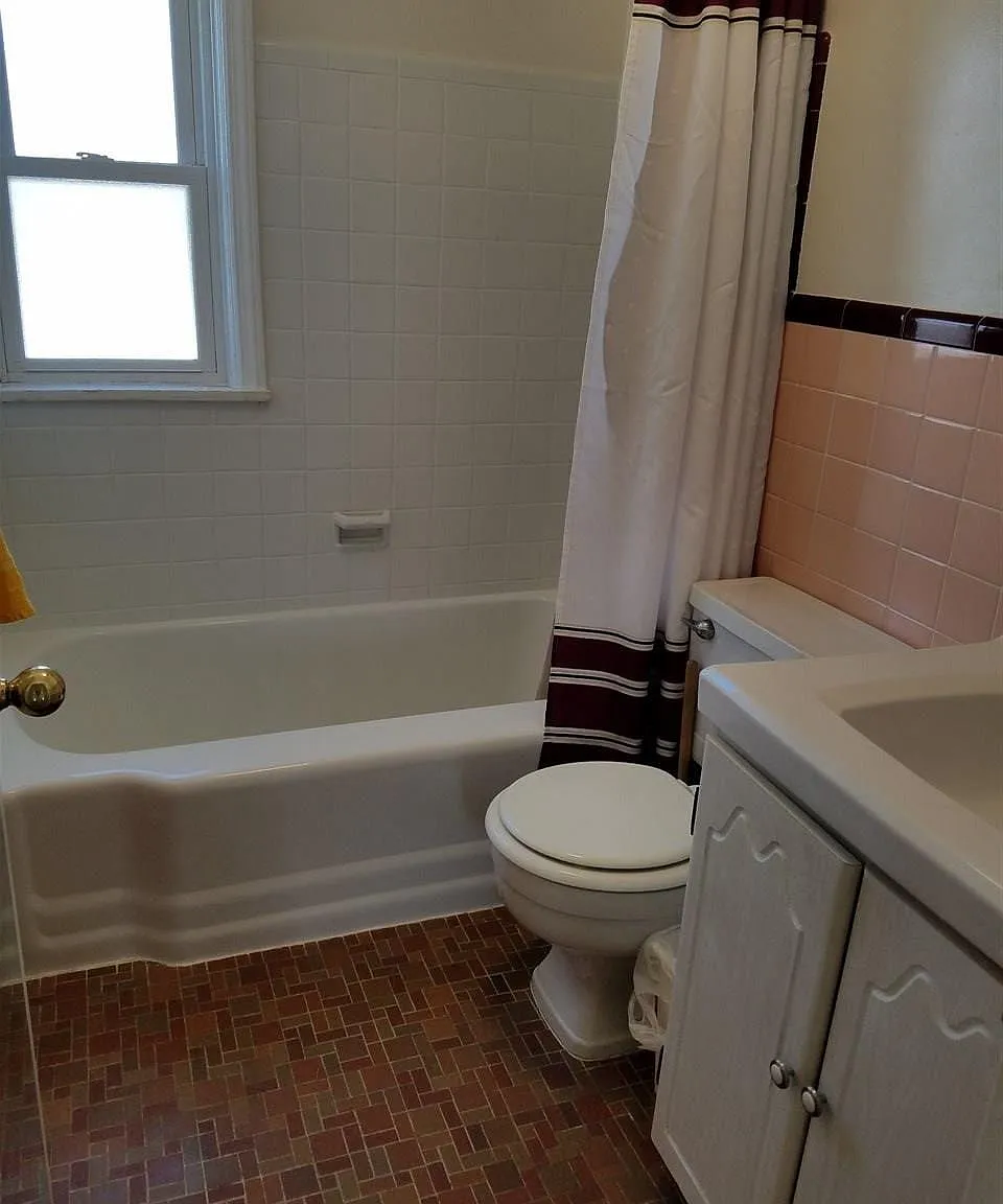 2 bed, 1.0 bath, $1,300 — Photo 4