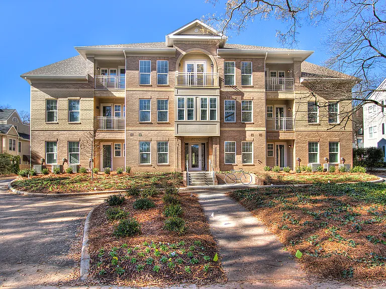 2320 Roswell Ave E — Photo 11