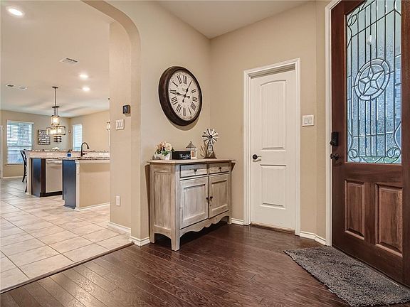 3rd image of 104 Rocroi Dr
