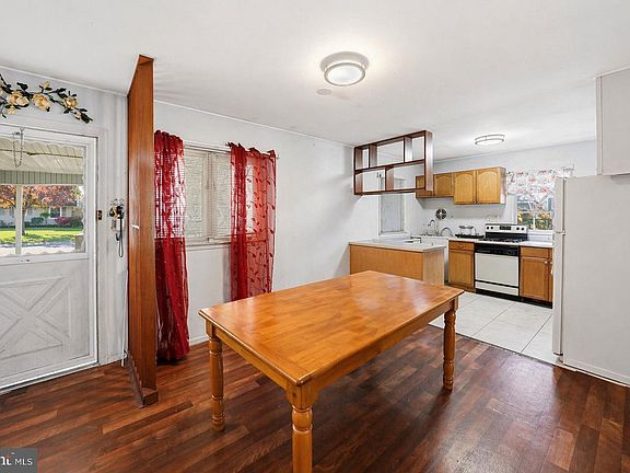 5th image of 37 Brierdale Ln