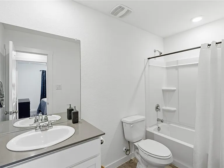2706 Lannister Ln — Photo 4