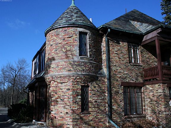 2nd image of 1001 Woodlawn Park Dr