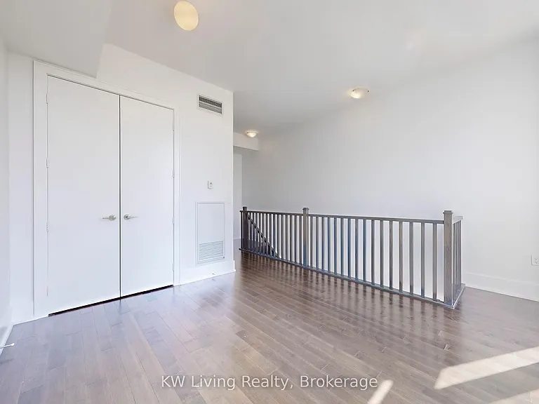 39 Queens Quay E #940 — Photo 11