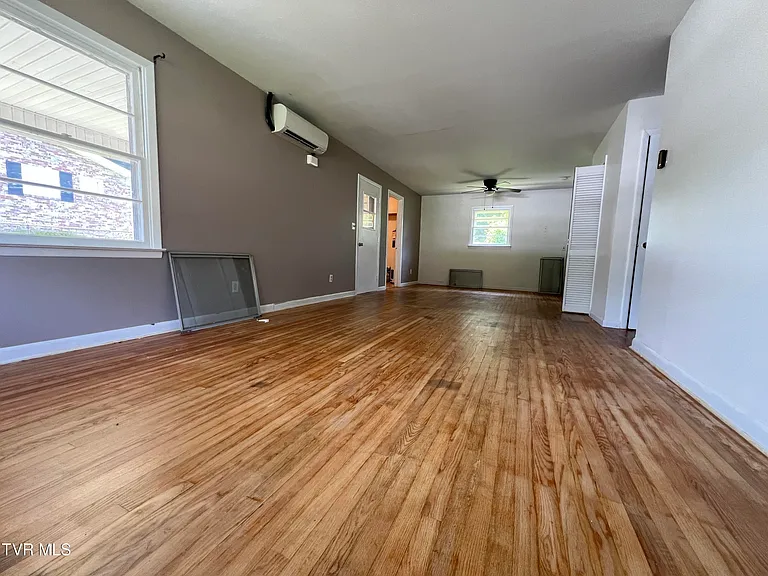 216 Spurgeon Rd — Photo 6