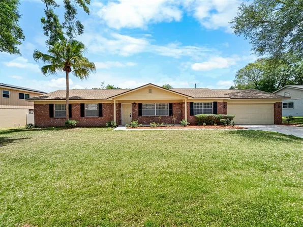 11003 Kewanee Dr, Temple Terrace, FL 33617
