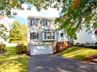 240 Deerfield Dr, Canonsburg, PA 15317