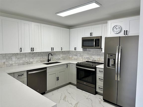 3rd image of 13499 Biscayne Blvd APT 1709