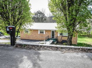 43 Travis Rd, Rossville, GA 30741