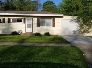 7403 Randy Rd, Machesney Park, IL 61115