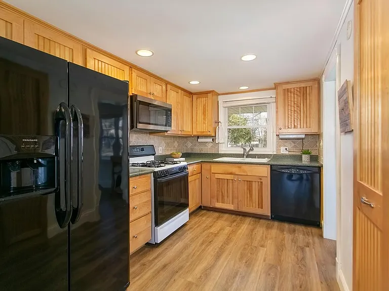 2909 Meadow Ln — Photo 10