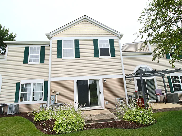 2538 Oak Tree Ln — Photo 20