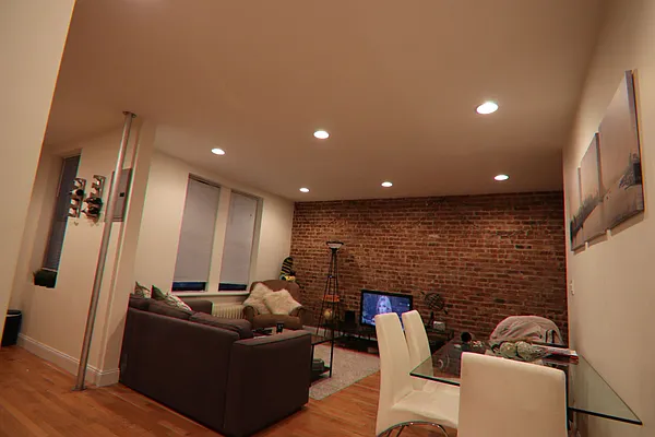 Rented by PMG Real Estate  | media 32