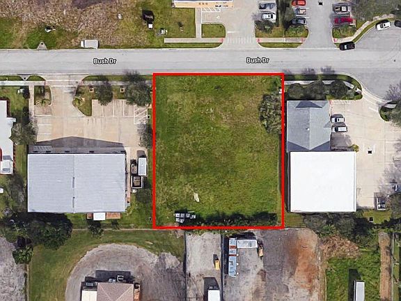 2nd image of 2925 Bush Dr