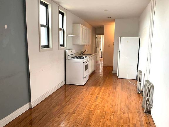 3rd image of 373 13th St APT 3R