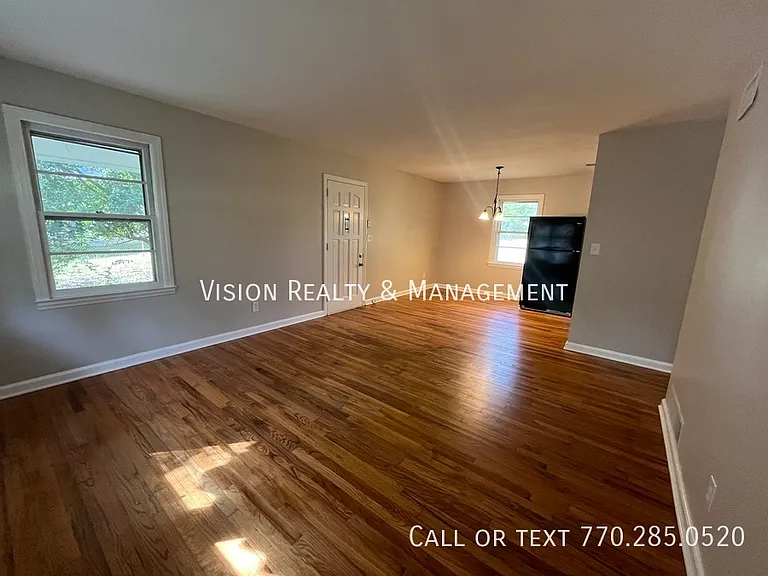 1148 Center St SW — Photo 4